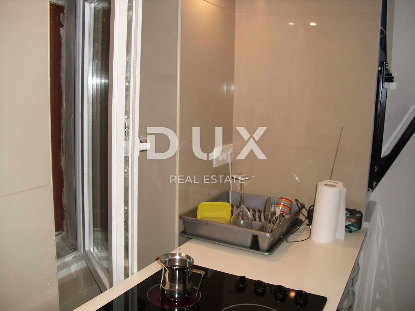 otok krk, punat - renovirani apartman sa terasom u centru - slika 9