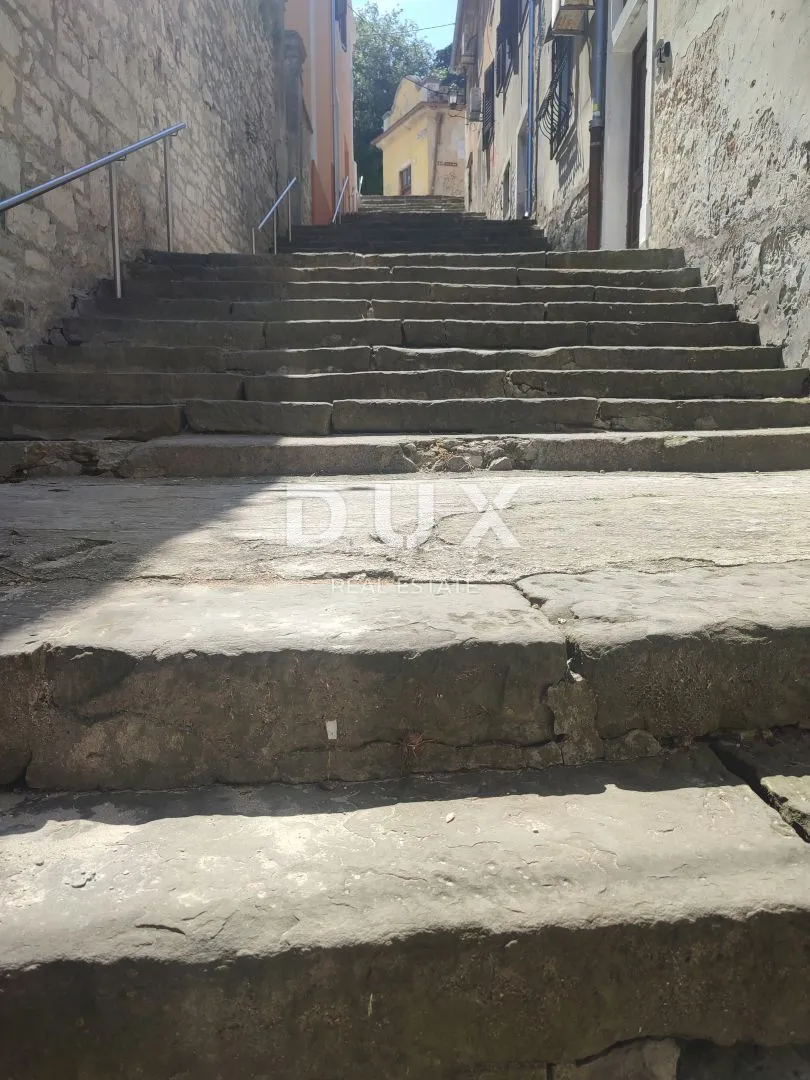 istra, pula - kvalitetan stan u centru grada - slika 13