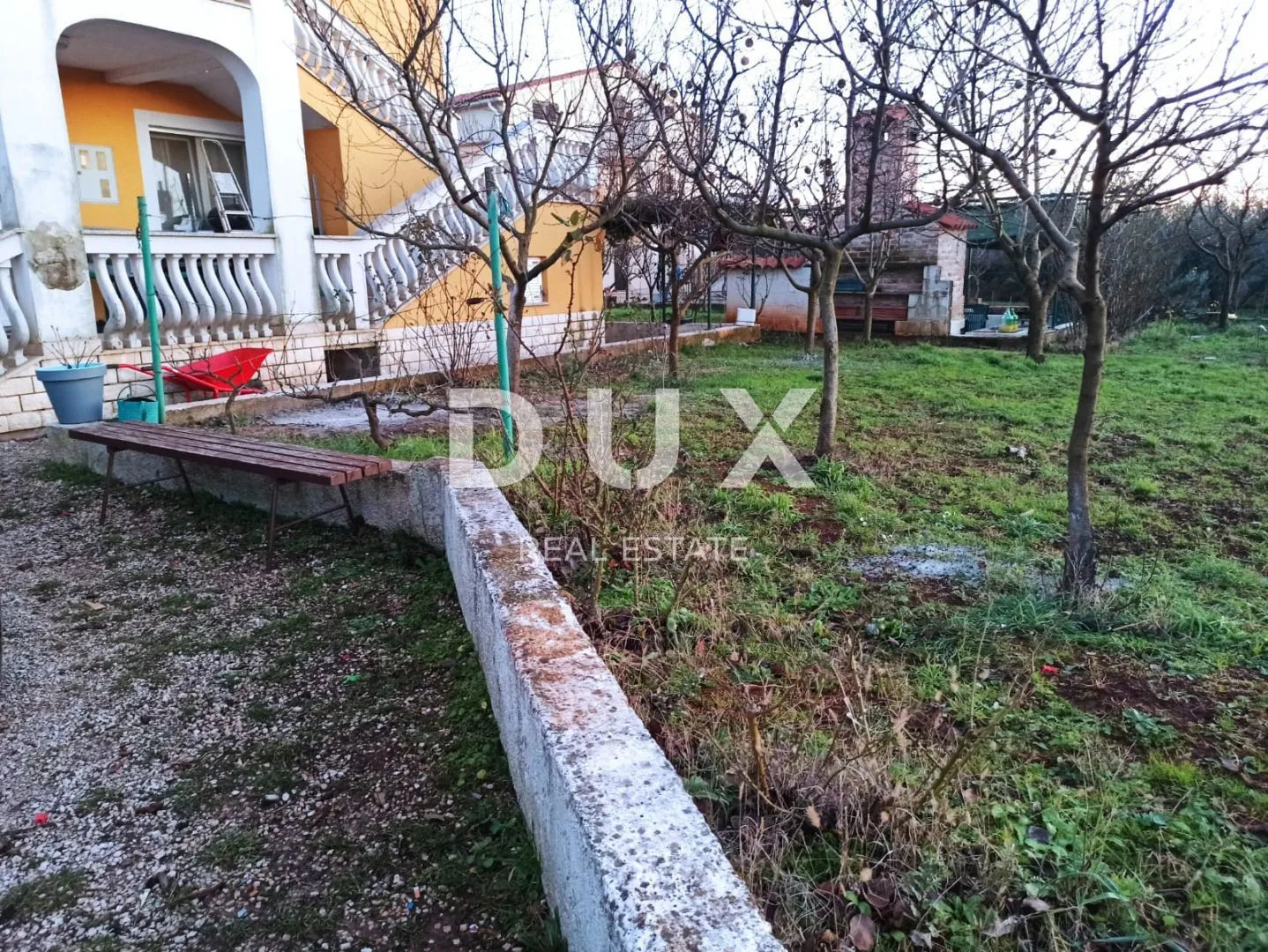 istra, pula - predivna samostojeća kuća u mirnoj ulici s 4 stana - slika 4