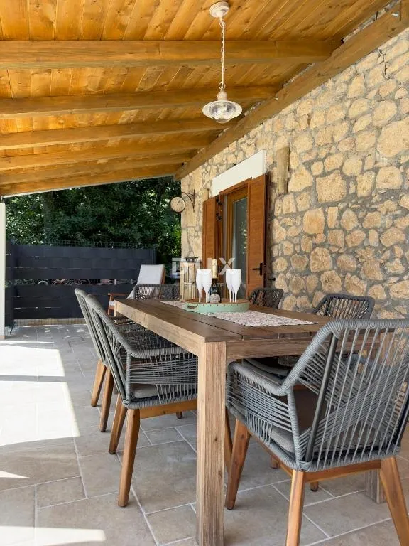 novi vinodolski, bribir - kamena vila s bazenom - slika 7