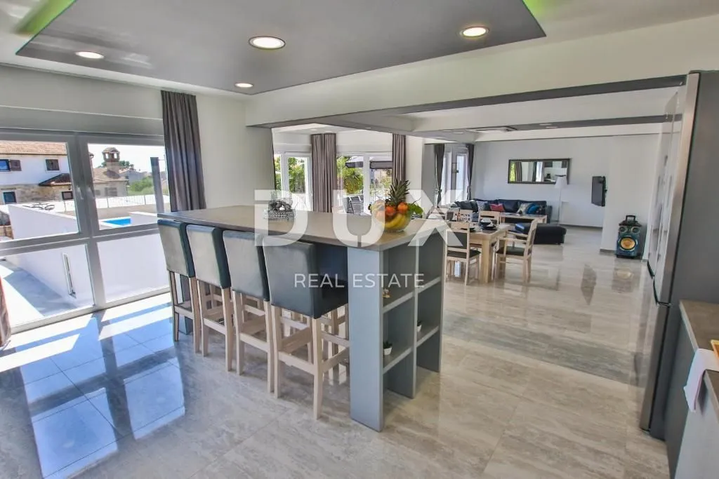 kaštelir, rogovići, kuća, 450 m2, dvorište, bazen - slika 9
