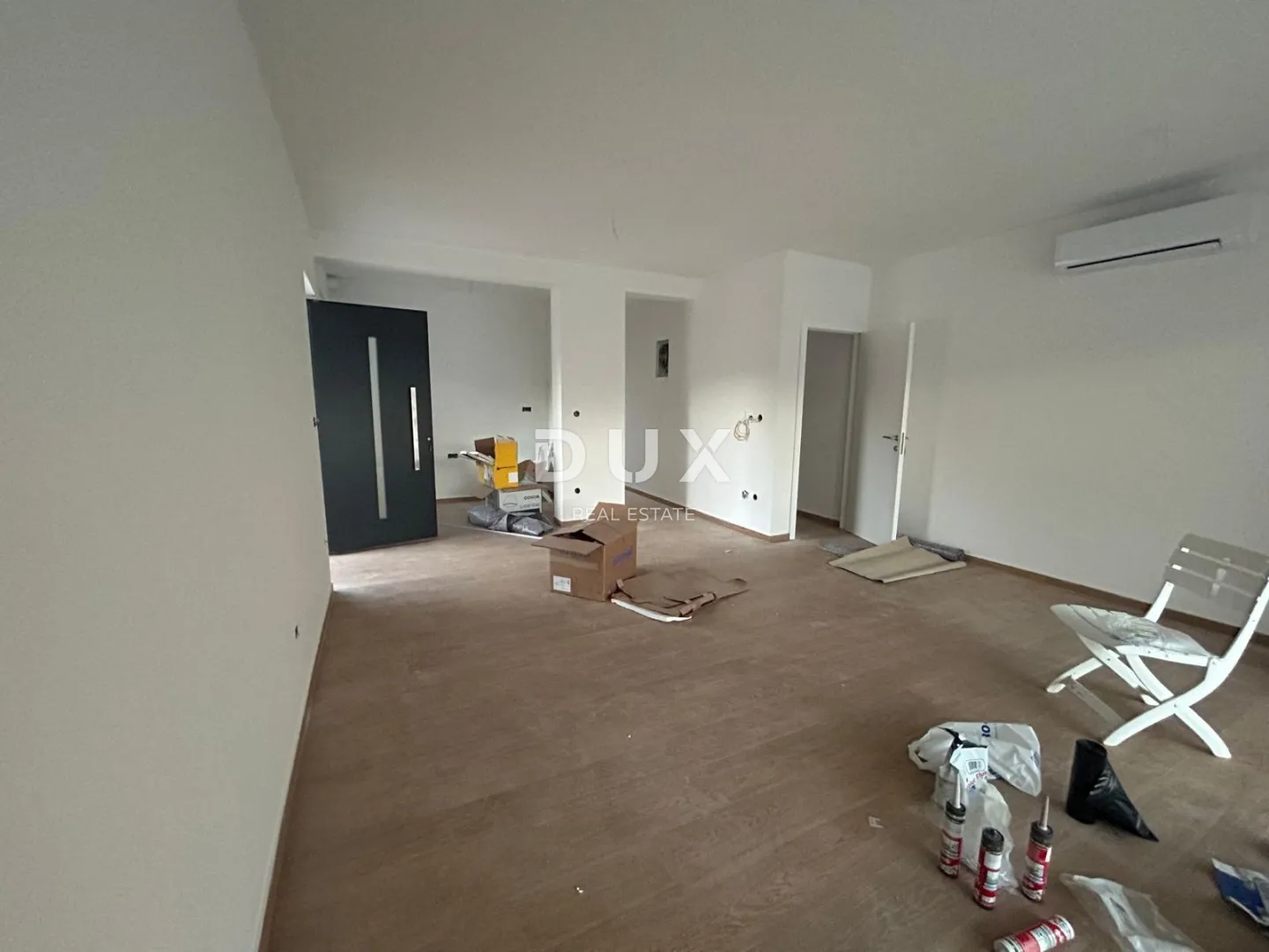 šibenik, pirovac - moderan duplex s bazenom u novogradnji - slika 8
