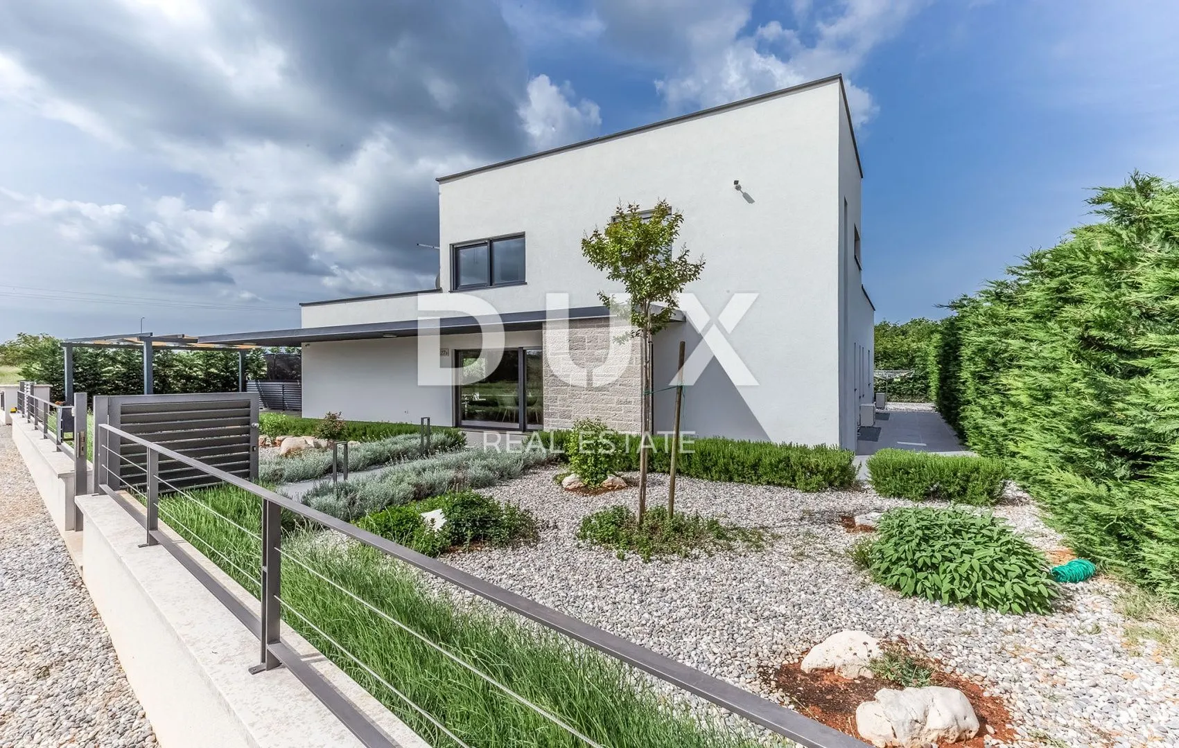 istra, višnjan - moderna vila s bazenom - slika 50