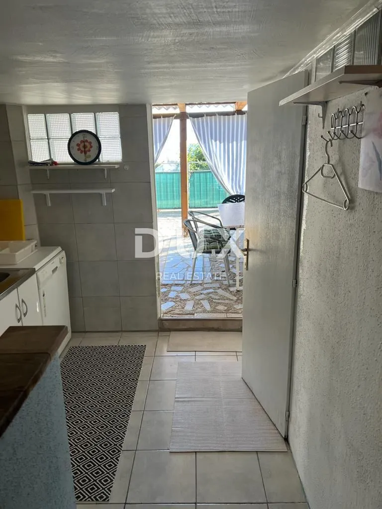 crikvenica, selce - prizemlje kuće s tri apartmana, 150 m od mora - slika 14