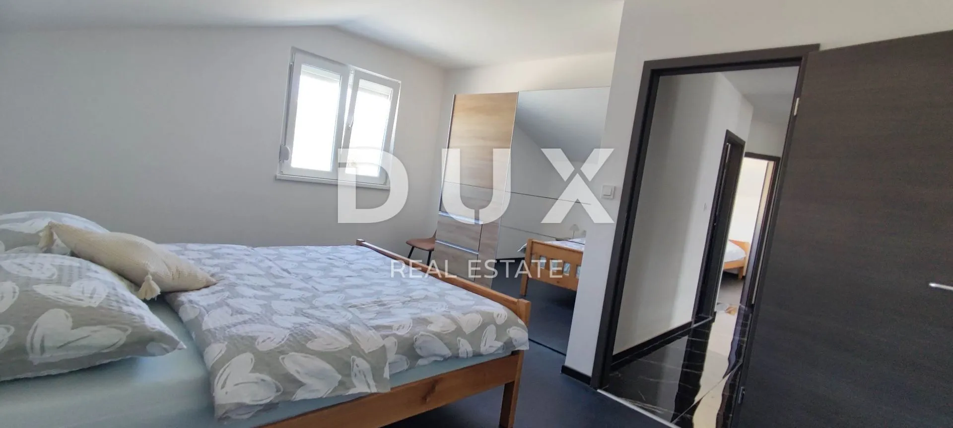 zadar, radovin - kuća s 2 stana - slika 10