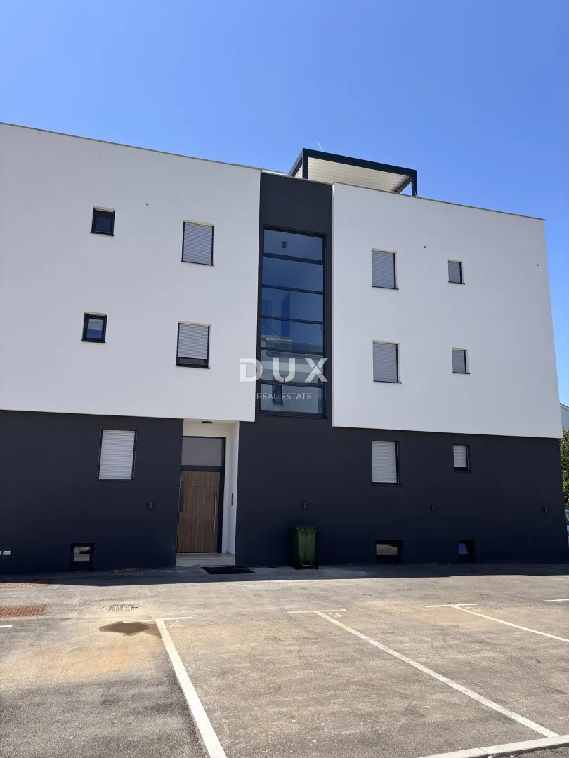 ZADAR, SUKOŠAN – Ekskluzivan dvoetažni stan S1 s privatnim vrtom, liftom i višenamjenskom etažom, 250 m od mora