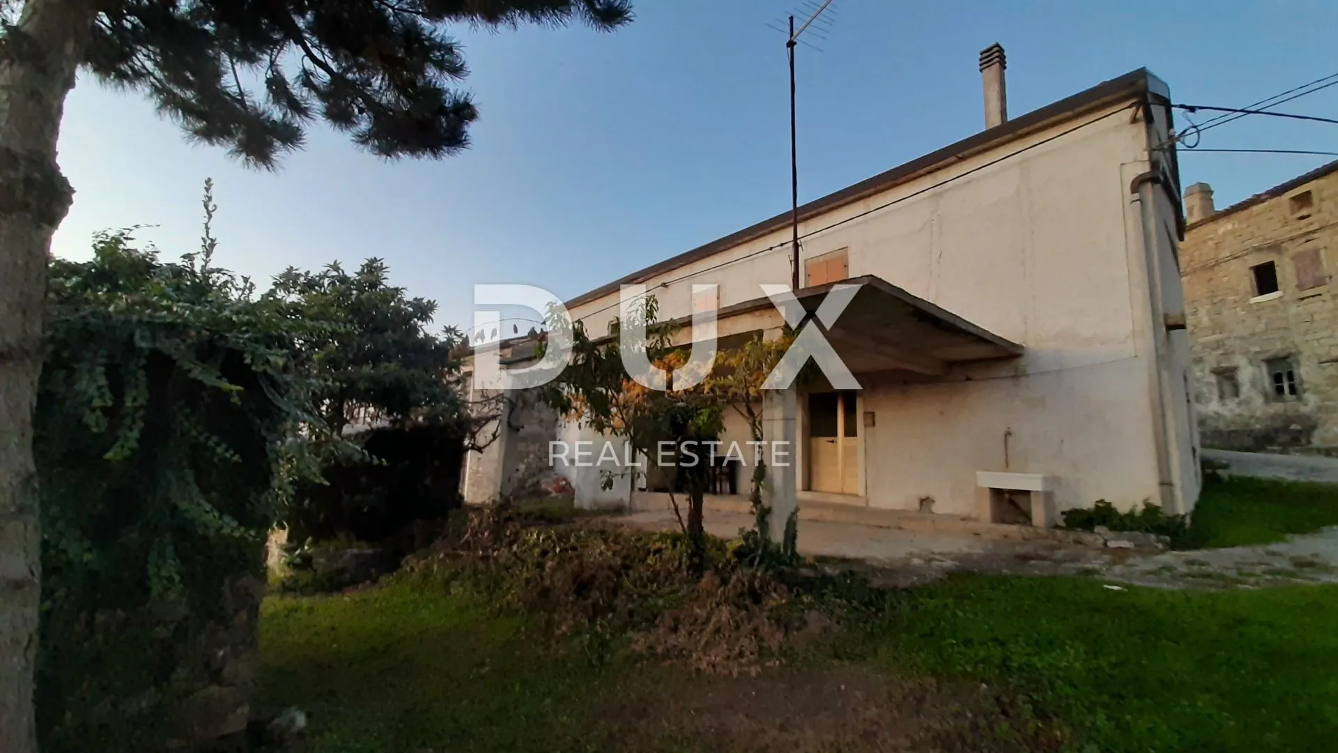 istra, grožnjan - kamena kuća s pogledom na more - slika 4