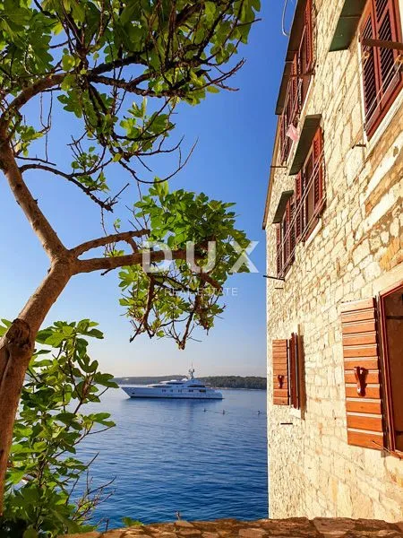 istra, rovinj - 2ss+db stan smješten prvi red do mora s privatnom plažom - slika 26