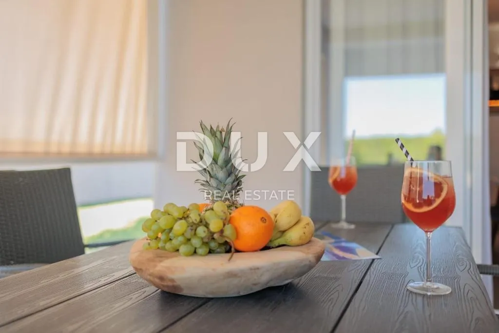 zadar, vrsi - kompletno namještena vila s bazenom i garažom! - slika 19