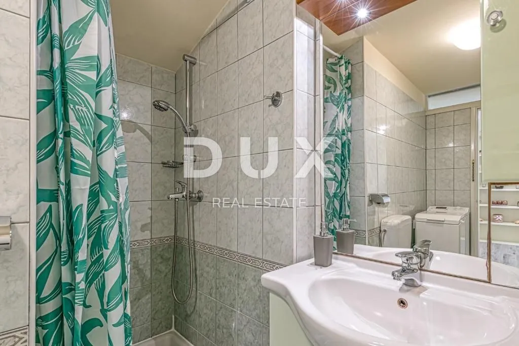 istra,poreč - ekskluzivna prilika, apartman prvi red do mora! - slika 14