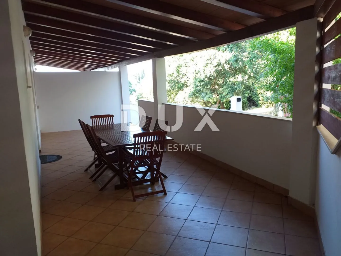 istra, pula - velika obiteljska kuća s 2 apartmana, konobom i garažom - slika 32