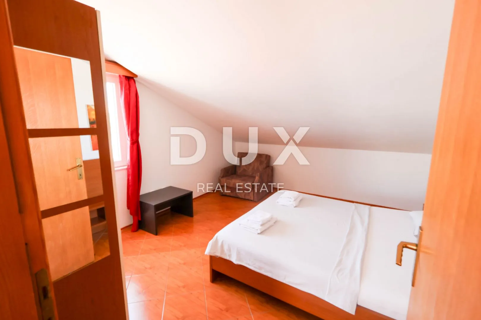 otok pag, pag - apartmanska kuća s restoranom u centru do mora - slika 26