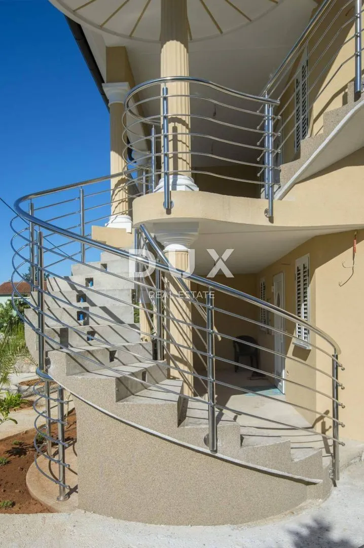 otok krk, malinska - kuća sa tri odvojene stambene jedinice - slika 3