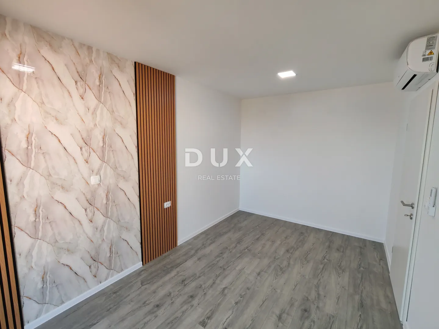 zadar, vrsi - vrhunska dvojna kuća s pogledom na more i okućnicom! b - slika 32