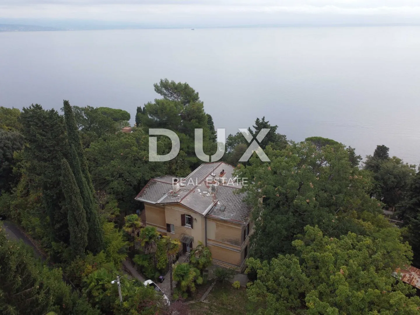 OPATIJA- unikatna Opatijska villa s 2 komforna stana- 2. RED DO MORA!!!! - ukupno 484m2