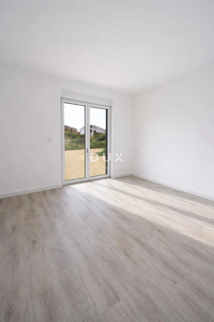 vodice, trosobni stan, 103,66 m², krovna terasa 106 m² - slika 10