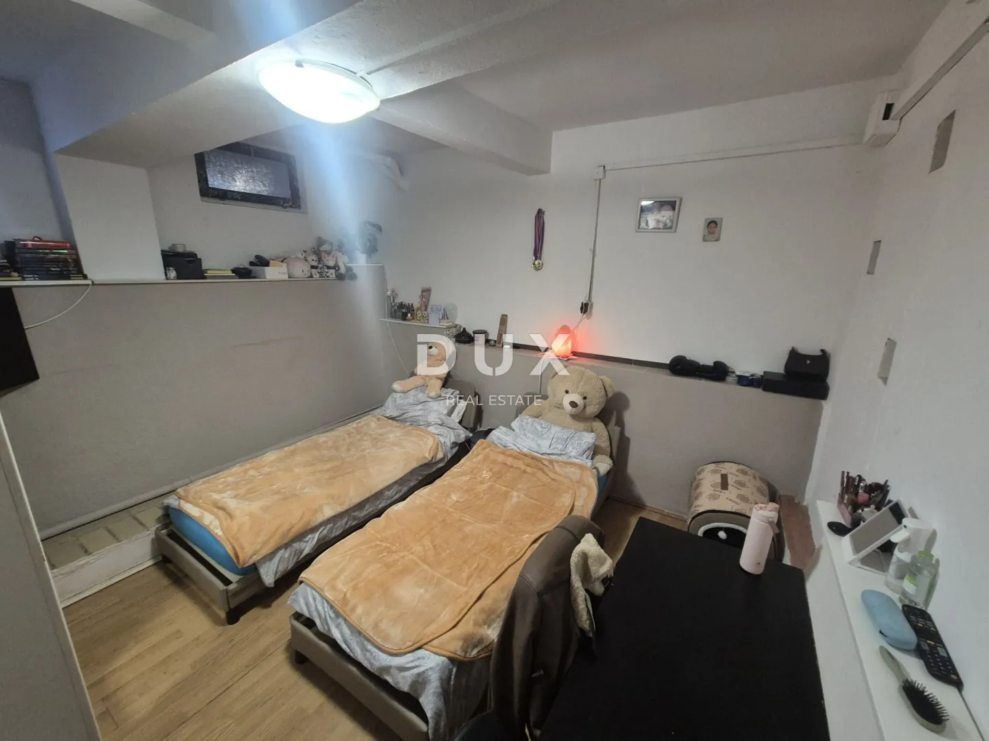 istra,pula - prizemna etaža kuće s dva stana, 2 terase i vrtom - slika 11