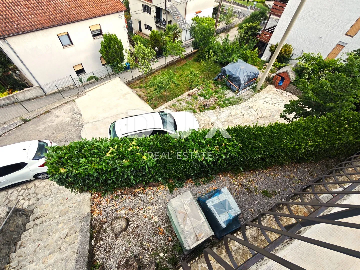 viškovo - samostojeća kuća, dva stana, garaža, okućnica! - slika 9