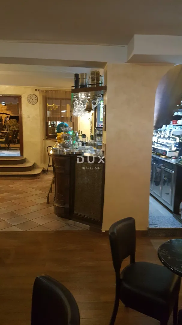 istra,rovinj - predivan uhodani caffe bar u srcu rovinja - slika 27