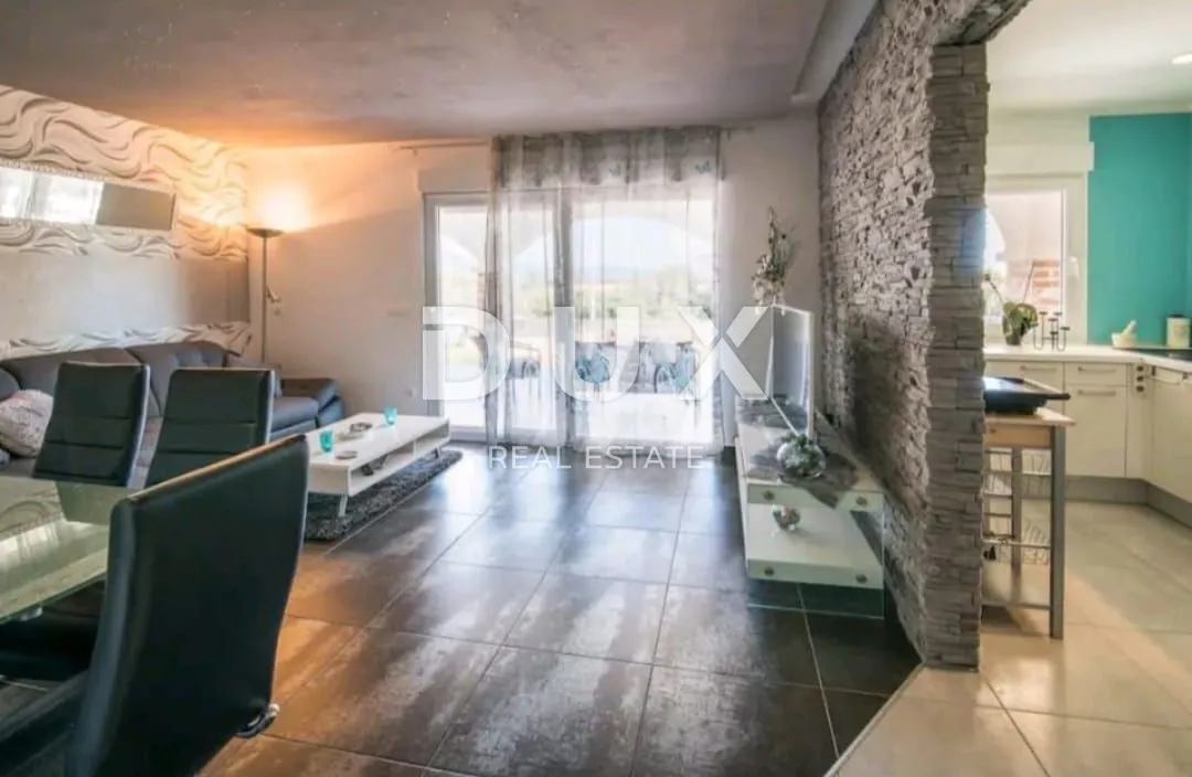 grad krk - samostojeća kuća u blizini mora - slika 5