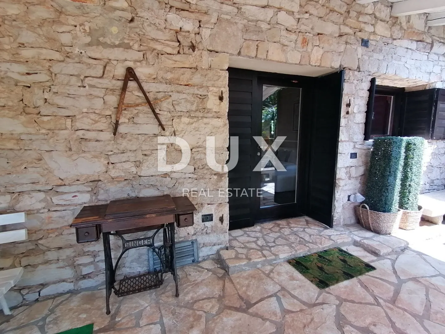 istra, umag - prekrasno imanje sa kućom i bungalovima 250 m od mora - slika 27