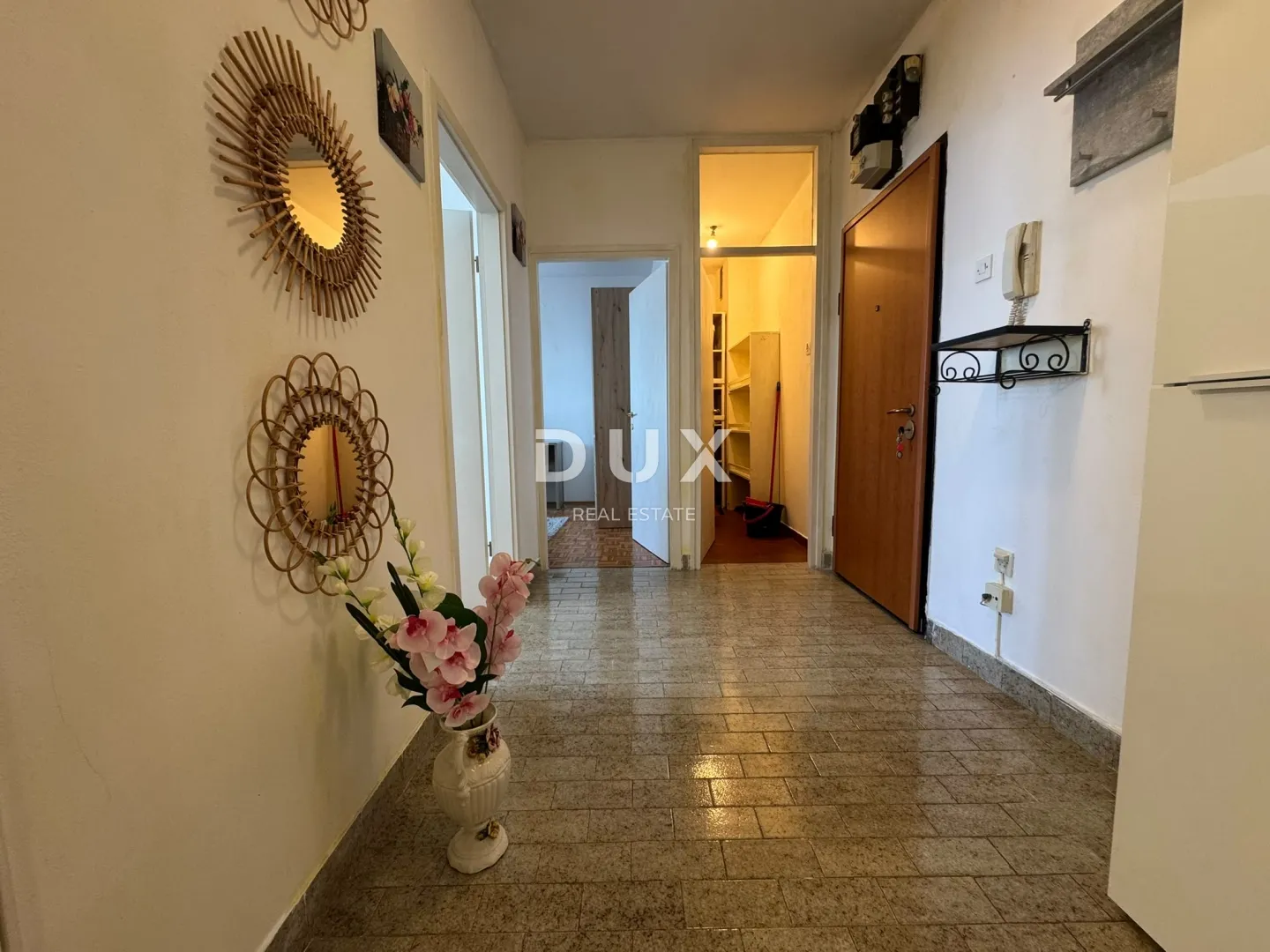 rijeka, podmurvice, dvosoban stan 56 m² s pogledom na more - slika 6