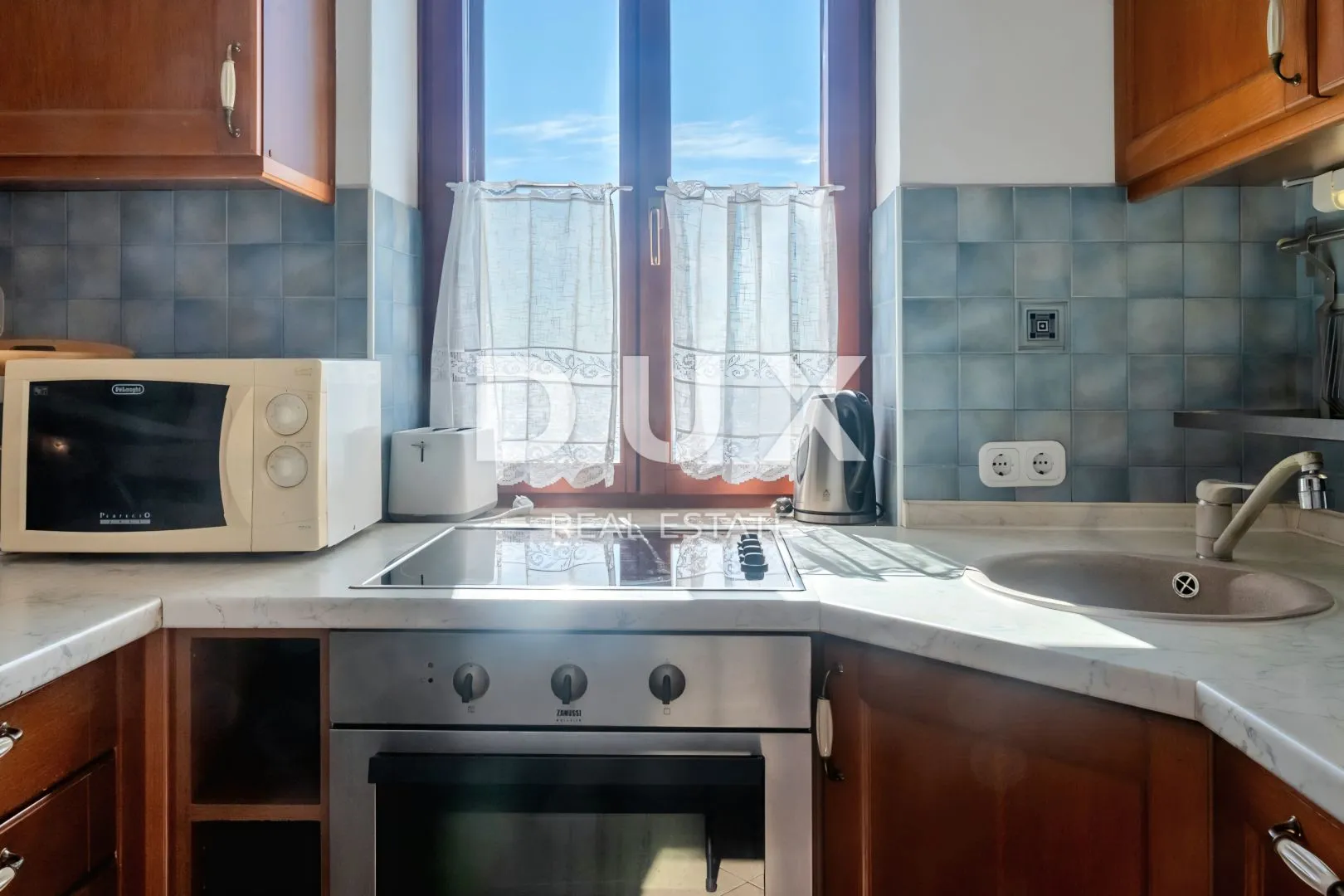 istra, rovinj - 2ss+db stan smješten prvi red do mora s privatnom plažom - slika 6