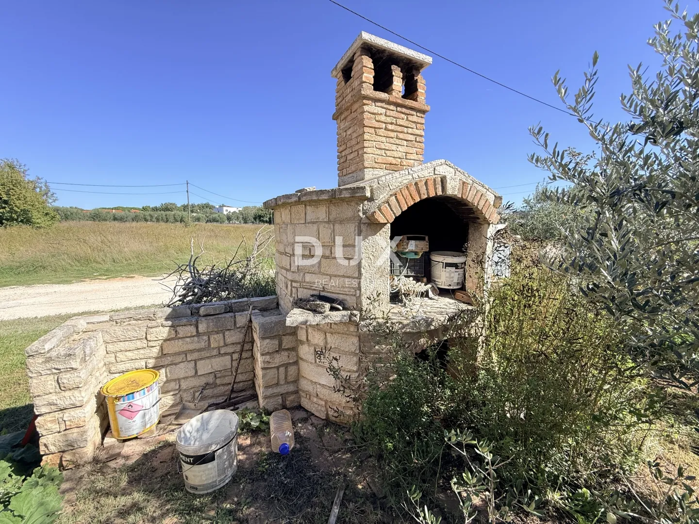 istra, pomer - samostojeća kuća 250m2 s garažom i okućnicom, 150m od mora - slika 6