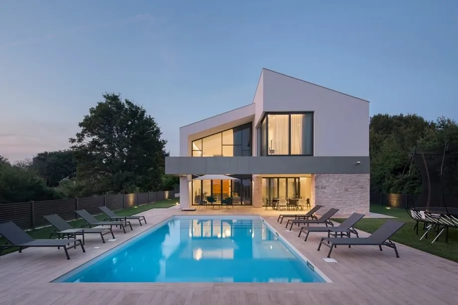 istra, ližnjan - luksuzna vila s bazenom - slika 3