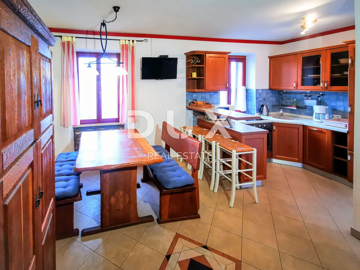 istra, rovinj - 2ss+db stan smješten prvi red do mora s privatnom plažom - slika 2
