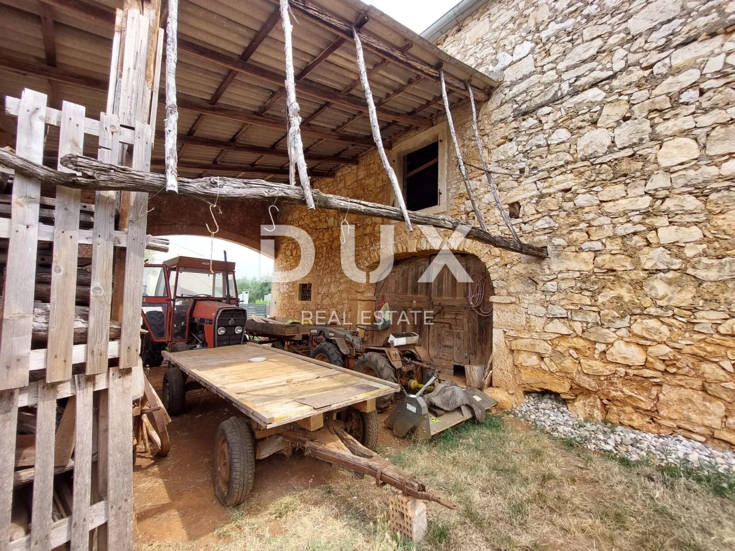 istra, brtonigla - kamena kuća s velikom okućnicom - slika 15