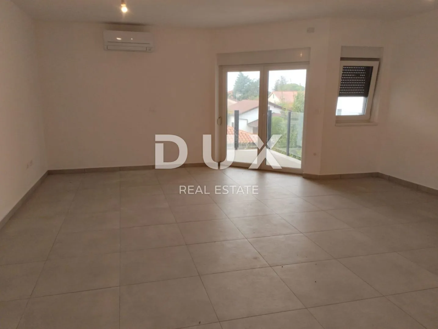 istra, savudrija - stan na prvom katu u zgradi sa garažom 400m od mora - slika 9