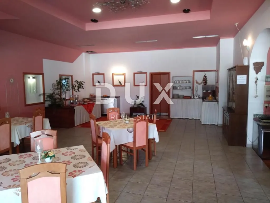 istra,poreč - hotel sa bazenom i prostranom okućnicom! - slika 26