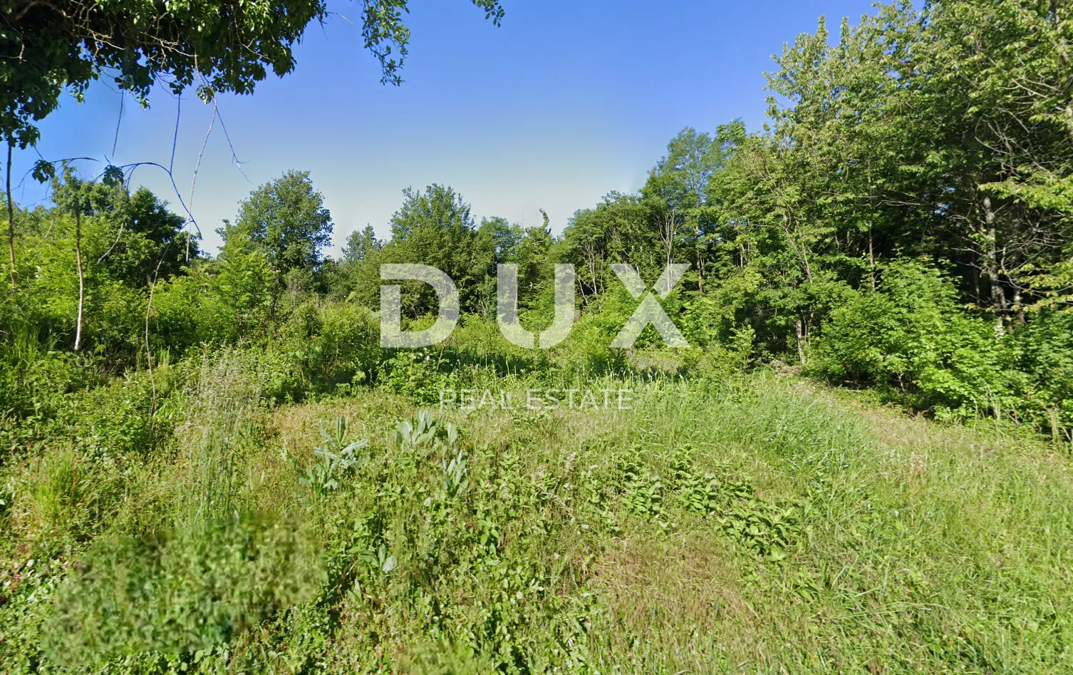 ISTRA, OPRTALJ - Građevinsko zemljište okruženo zelenilom