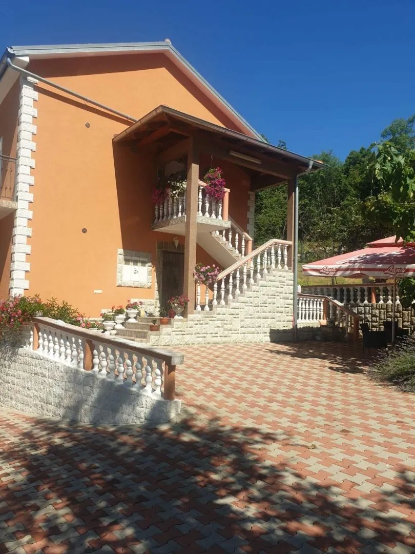 kastav, brnčići - kuća s prelijepom okućnicom - slika 2