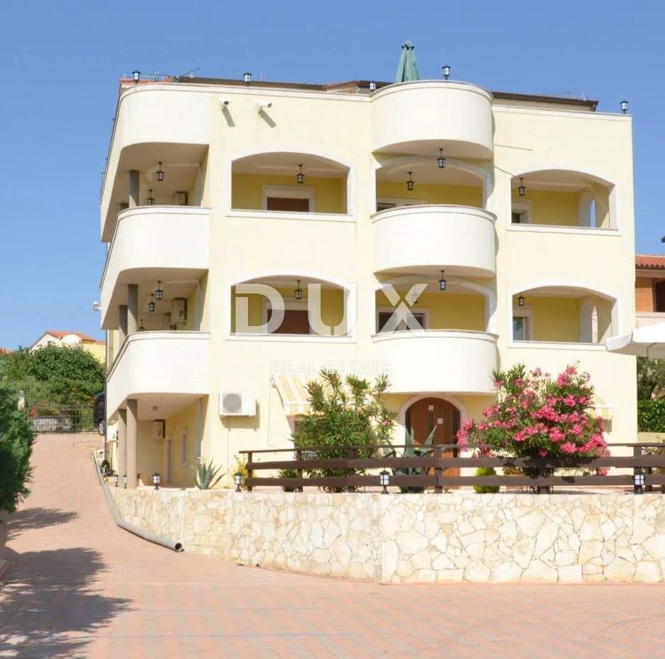 ISTRA - MEDULIN, kuća s više apartmana i bazenom 300 m od mora