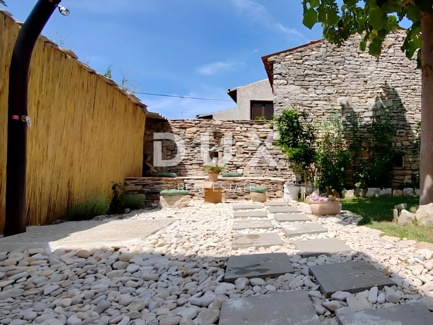 istra, vodnjan - autohtona kamena kuća - slika 9