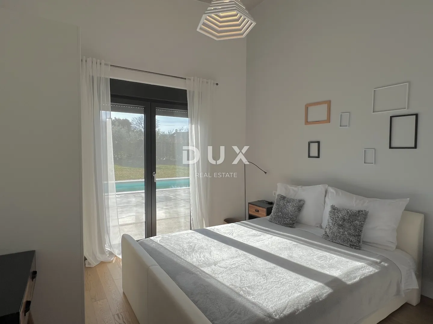 istra, žminj – moderna vila s bazenom - slika 10