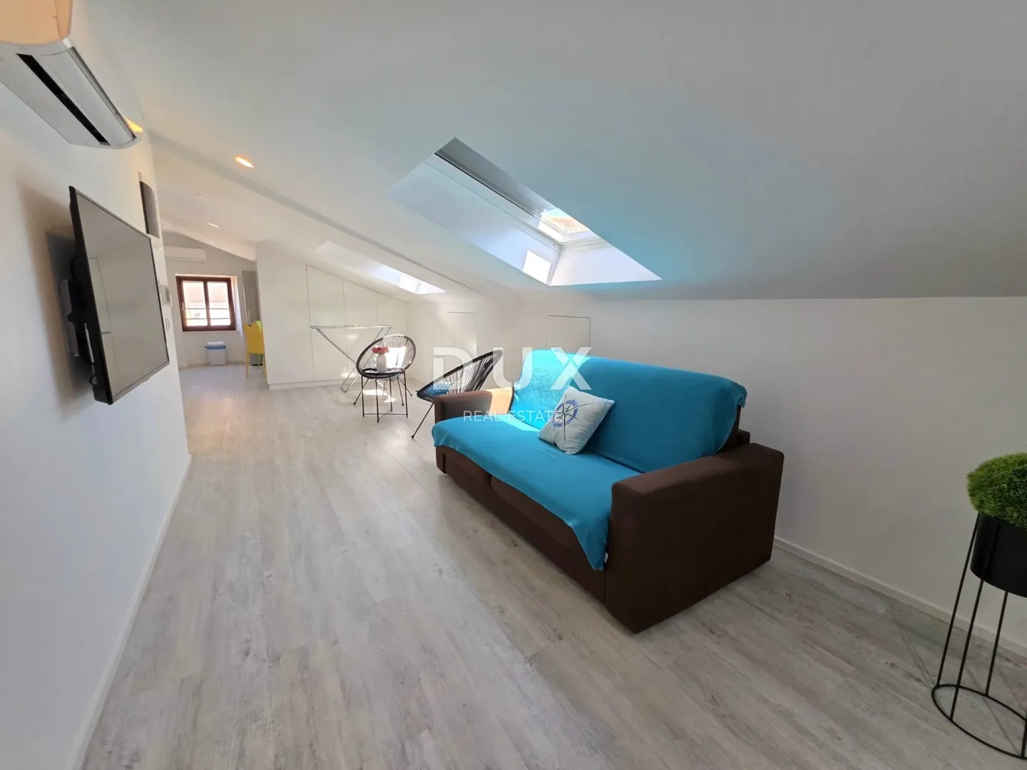 istra, poreč, 290.00 m2, pješačka zona, tri stana - slika 37