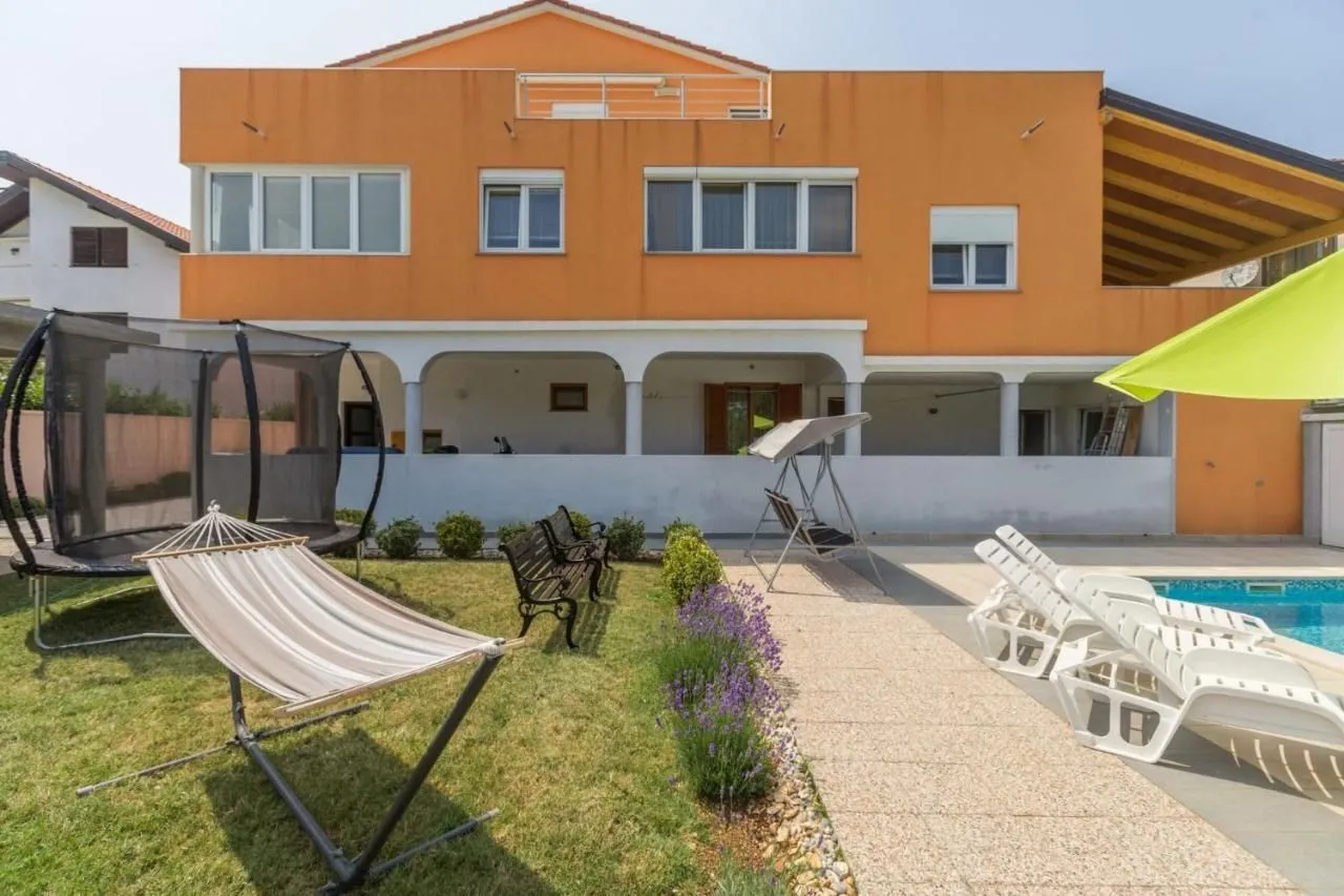 istra, medulin velika apartmanska kuća! - slika 8
