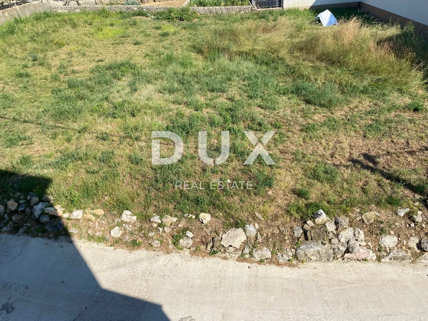 OTOK KRK, BAŠKA, DRAGA BAŠĆANSKA - građevinsko zemljište 651 m2 za stambenu zgradu - stanove / apartmane / obiteljsku kuću / villu! PRILIKA!!! - Draga Bašćanska, Baška