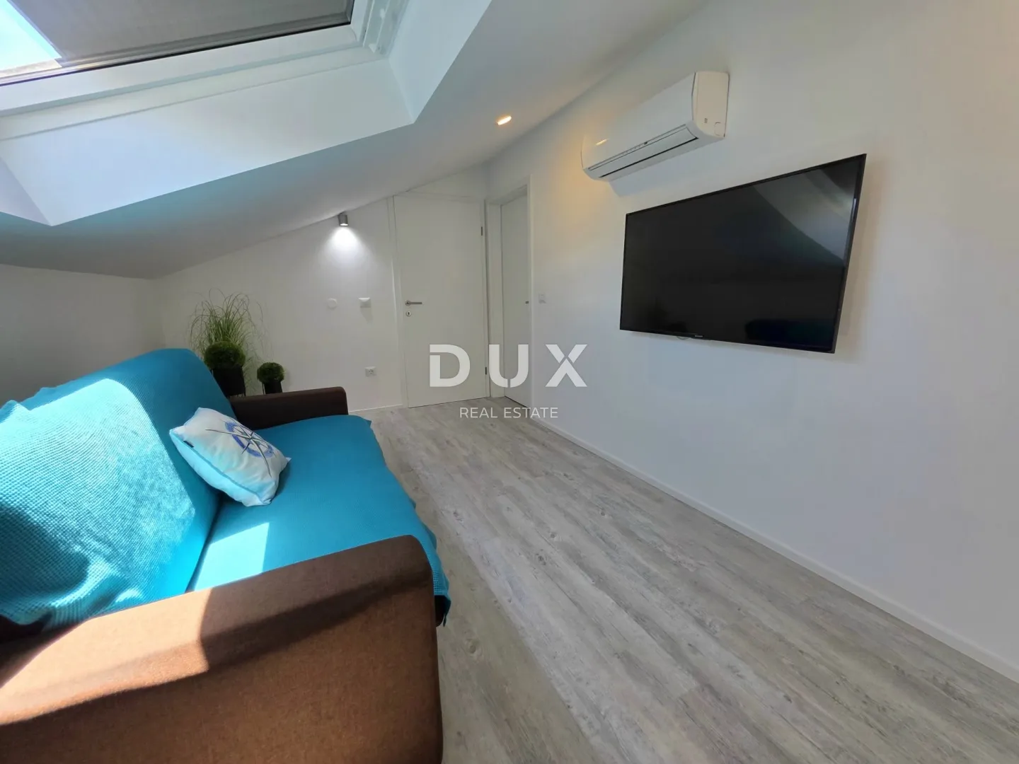 istra, poreč, 290.00 m2, pješačka zona, tri stana - slika 36