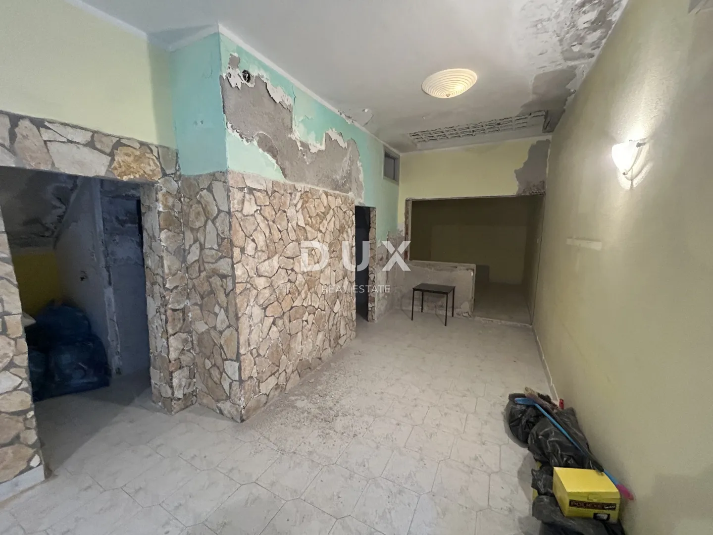 šibenik, pirovac – stan za adaptaciju 40 m od mora - slika 3