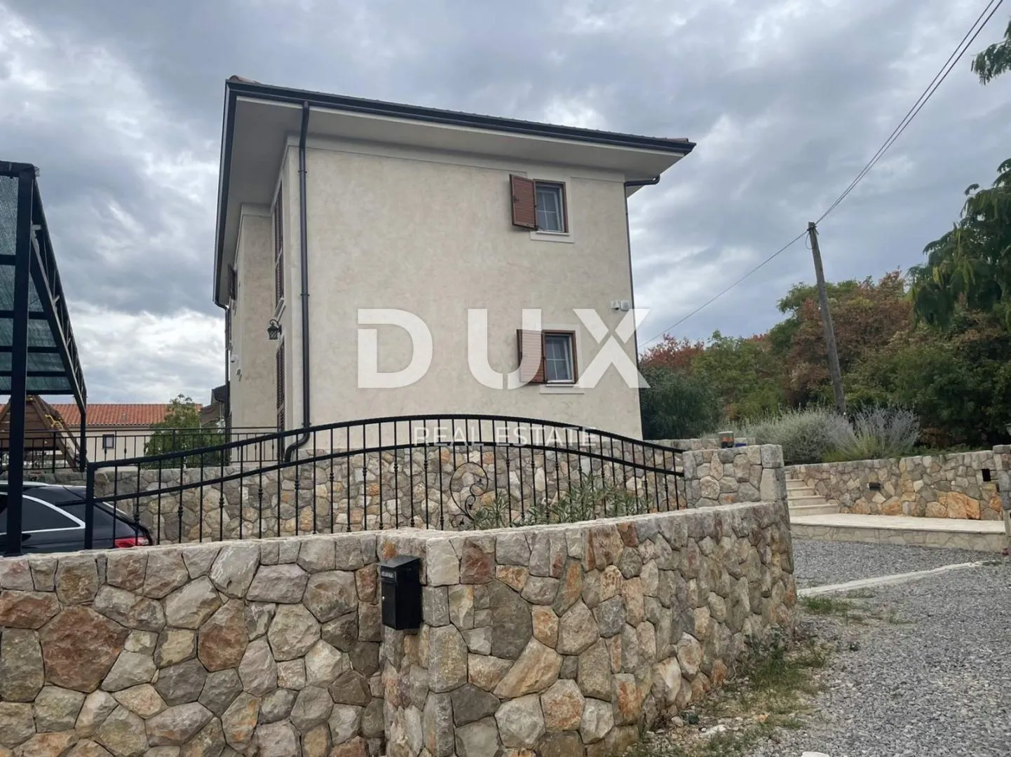 otok krk - mediteranska vila sa bazenom i velikom okućnicom - slika 4