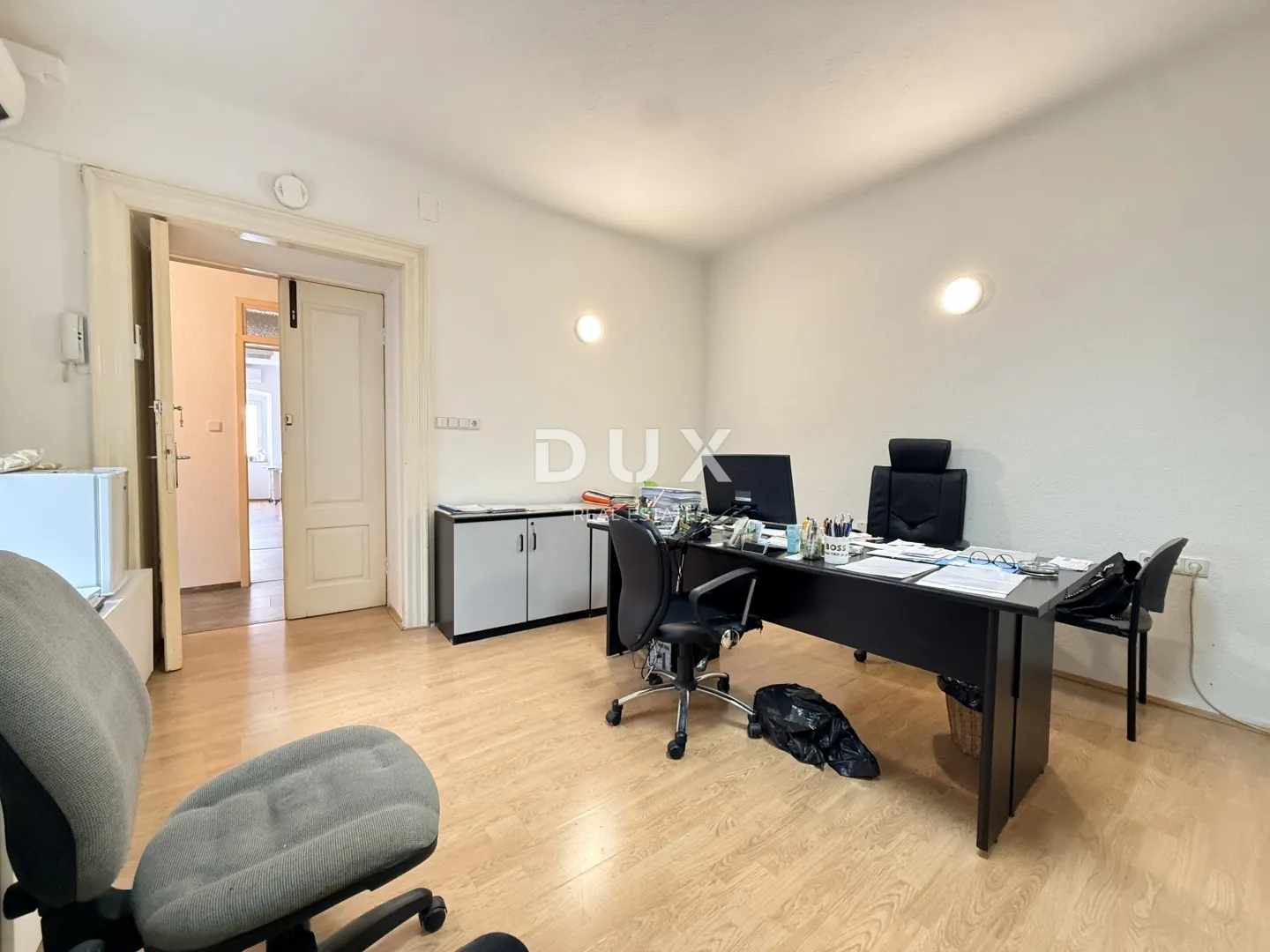 rijeka, korzo - poslovni prostor s 3 prostorije, kupaonicom i wc-om - slika 12