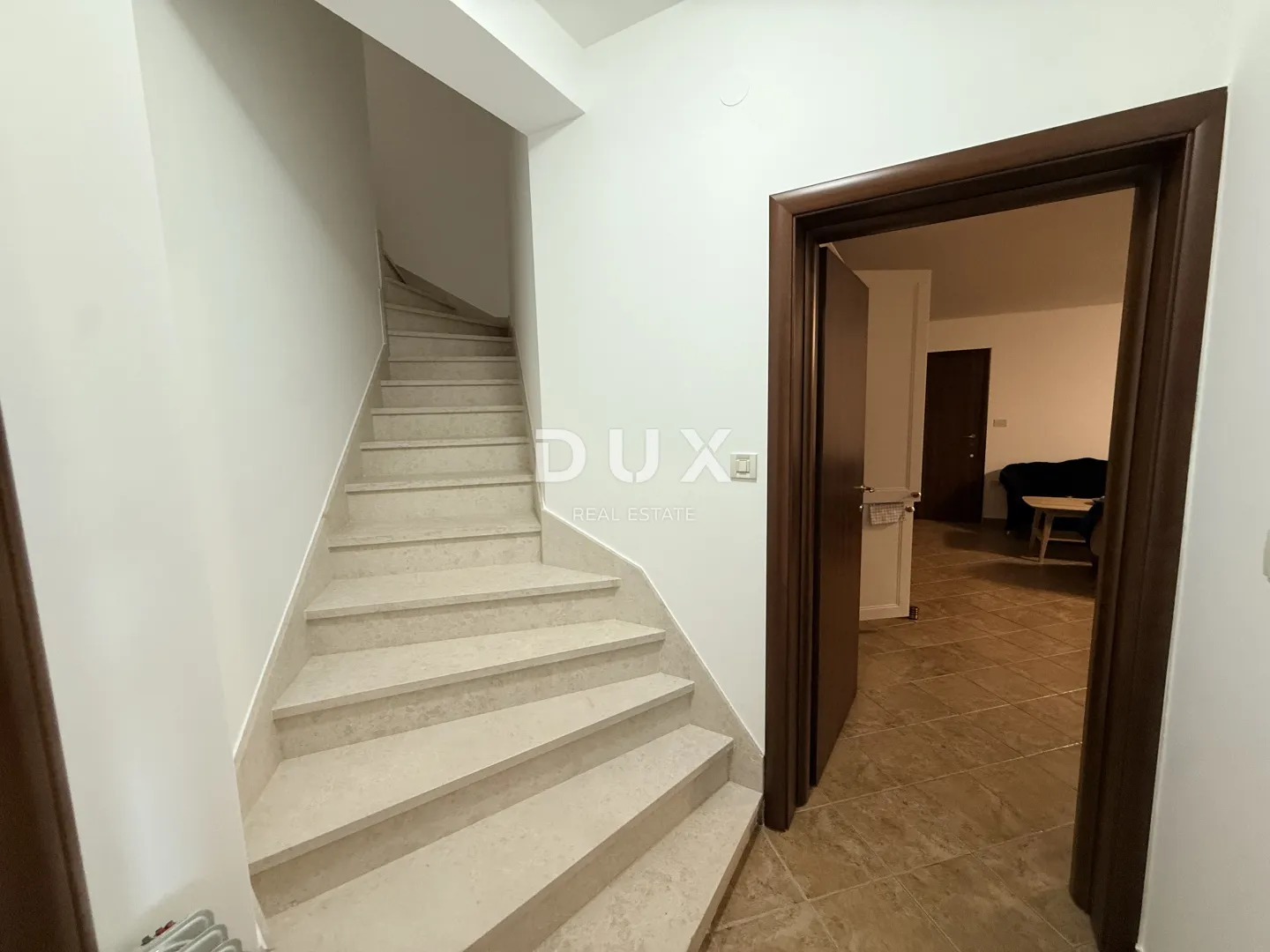 kastav, brnčići – luksuzna villa američkog stila na privatnoj parceli od 2000m2 - slika 24