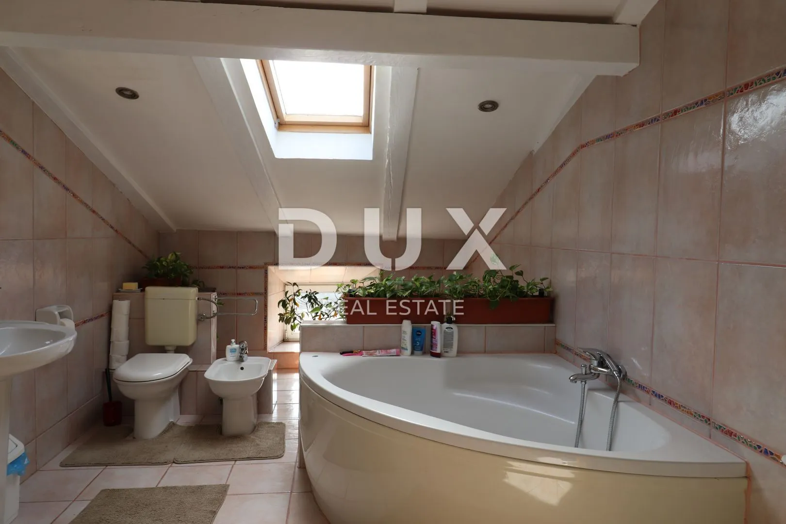 otok cres, grad cres - stara jezgra kuća, restaurant, dvoetažni stan, apartmani - slika 29
