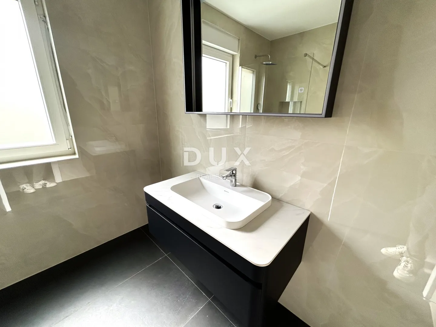 šibenik, vodice – dvosoban stan s 2 velike terase (25 m²), novogradnja - slika 14