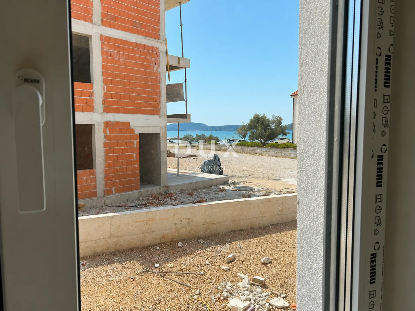 vodice, srima – stan s 3 spavaće sobe i vrtom od 125 m², 70 m od plaže - slika 12