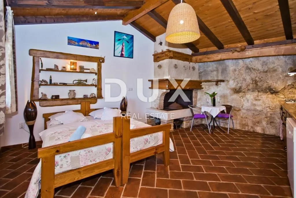 otok hvar - vila u gradu hvaru prvi red do mora - slika 34